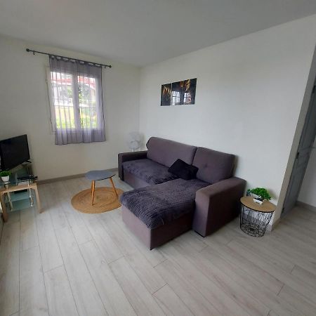 Entierement Equipe, Wifi, A 10 Min De L'Aeroport Apartment Sainte Clotilde Exterior photo