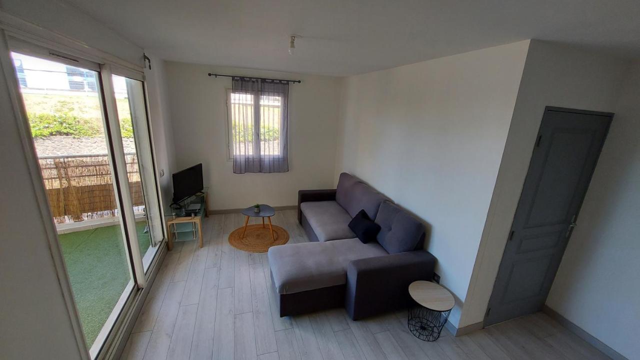 Entierement Equipe, Wifi, A 10 Min De L'Aeroport Apartment Sainte Clotilde Exterior photo
