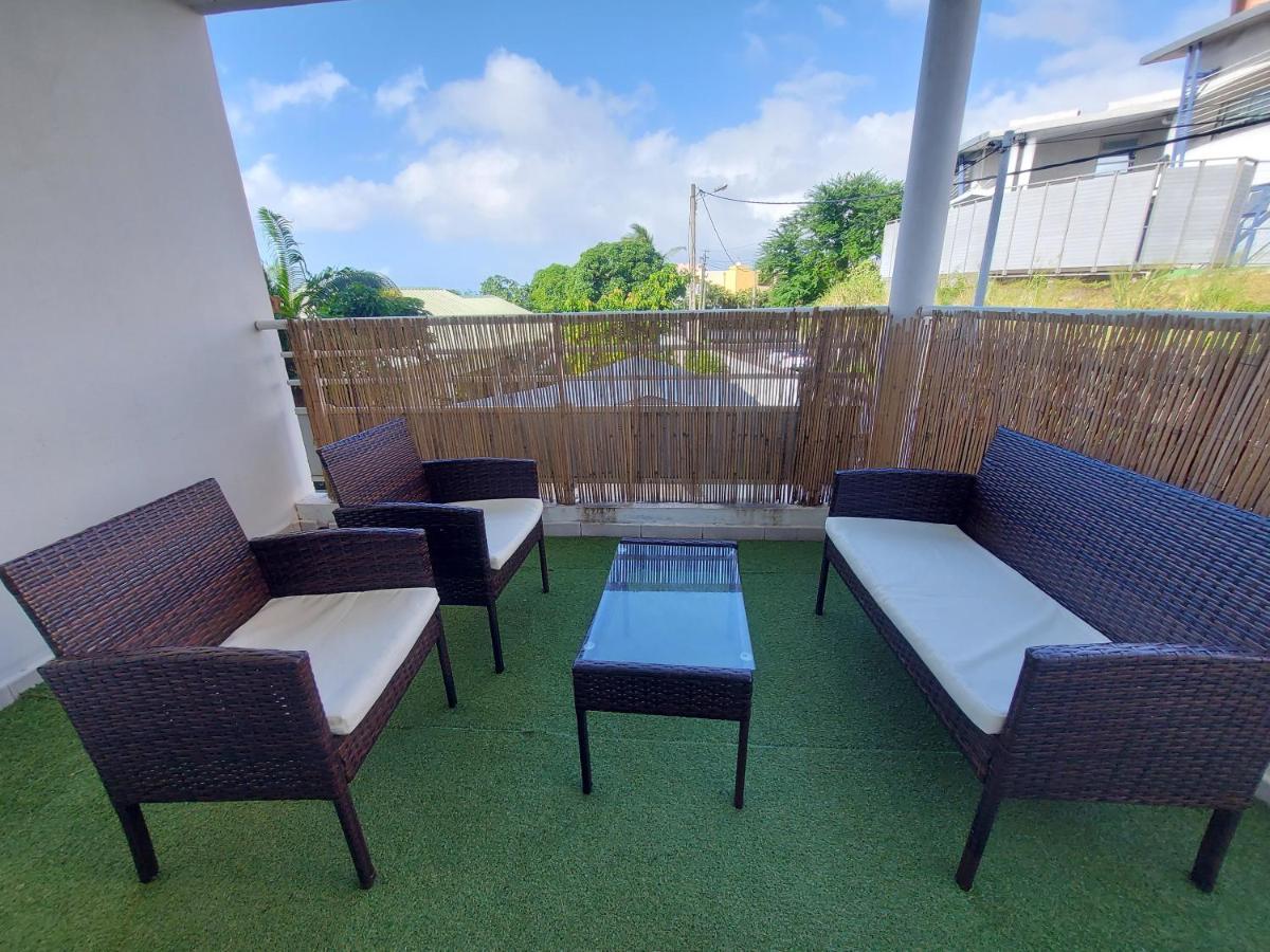 Entierement Equipe, Wifi, A 10 Min De L'Aeroport Apartment Sainte Clotilde Exterior photo