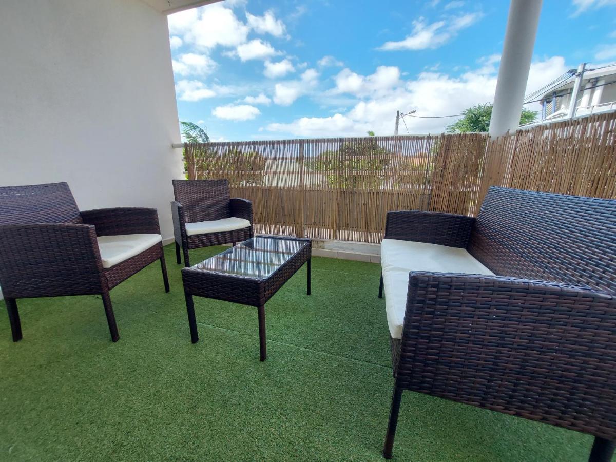 Entierement Equipe, Wifi, A 10 Min De L'Aeroport Apartment Sainte Clotilde Exterior photo