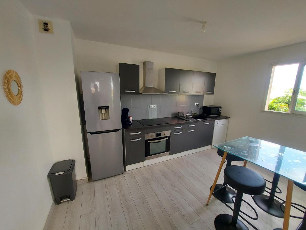 Entierement Equipe, Wifi, A 10 Min De L'Aeroport Apartment Sainte Clotilde Exterior photo